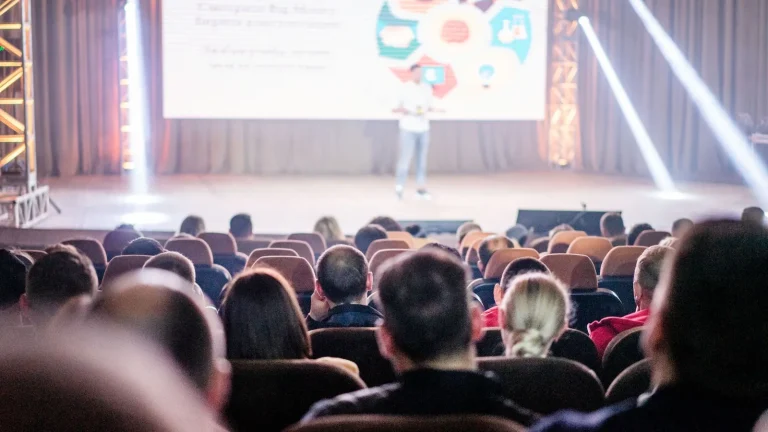 Vigo abre 500.000 € en ayudas para actividades de empresas en el Auditorio Mar de Vigo