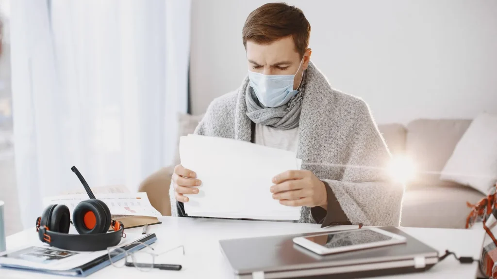 Trabajador autónomo de Baleares revisando una baja médica y sus cuotas.