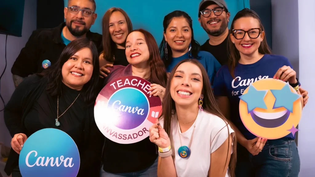 Grupo de profesionales en un evento de Canva, relacionado con Canva World Tour 2026 y la certificación AI Essentials.