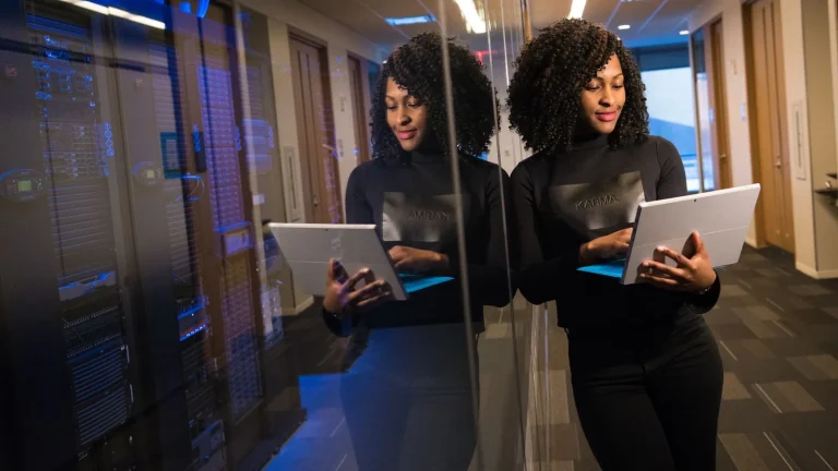 ChatGPT Business añade controles para bloquear el acceso externo a apps conectadas