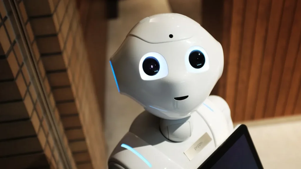 Responsable web revisando bots de inteligencia artificial y reglas de acceso al contenido.