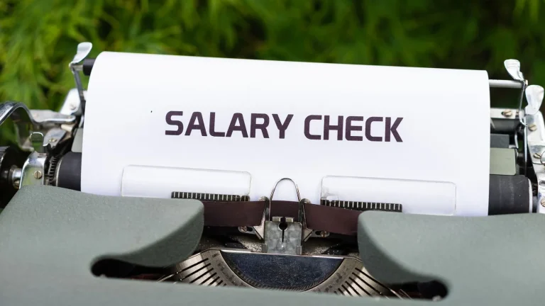 El coste laboral en Galicia sube un 2,8% y roza los 3.000 € por trabajador al mes