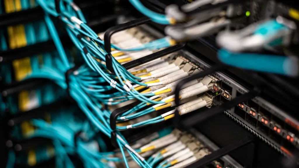 Infraestructura de red WiFi empresarial y conexiones de datos