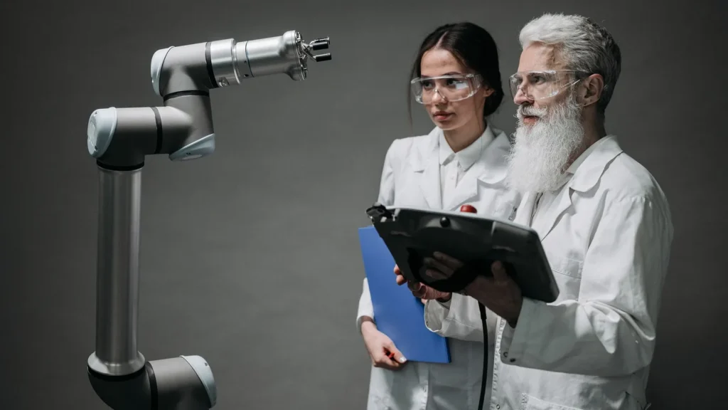 Profesionales utilizando herramientas de inteligencia artificial en distintos entornos de trabajo.