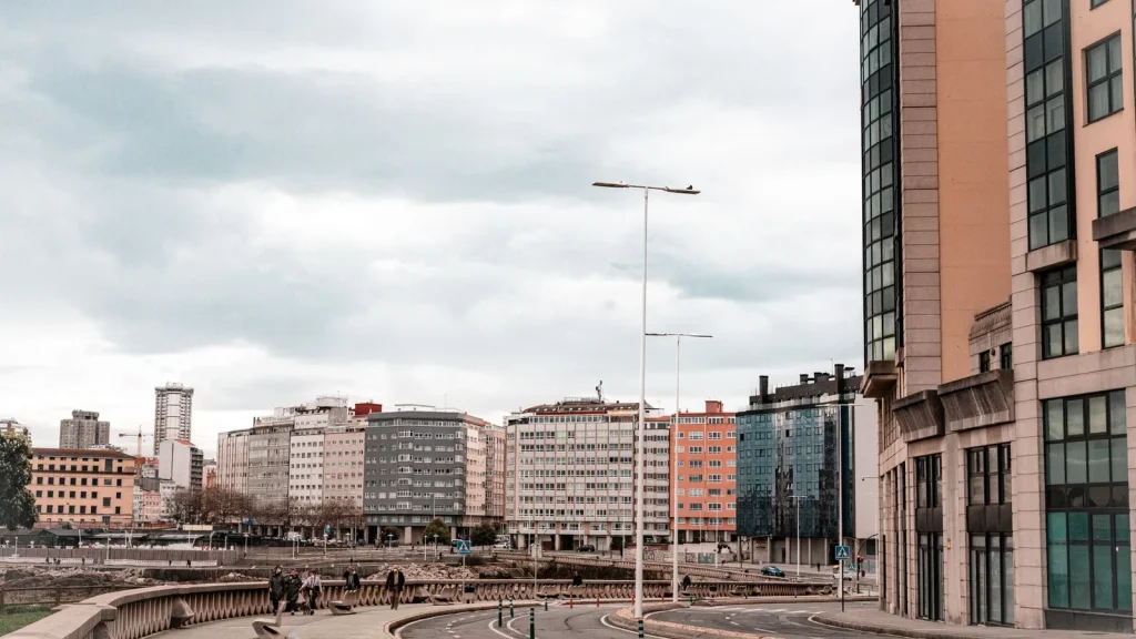 Vista urbana de A Coruña, relacionada con el crecimiento de la economía gallega en 2026.