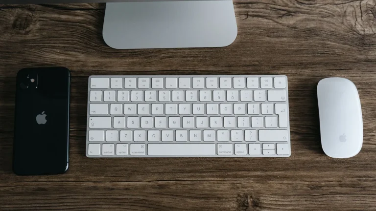 Siri AI llegará en español en octubre: qué puede cambiar para empresas que trabajan con el ecosistema Apple