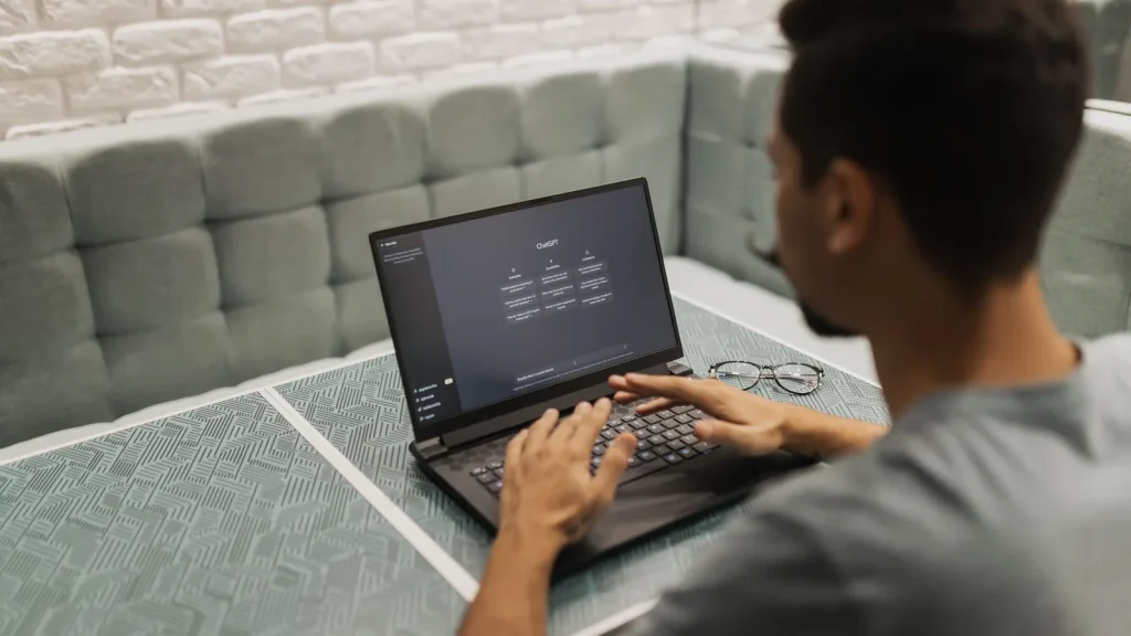 Equipo de empresa revisando una migración de modelos de inteligencia artificial