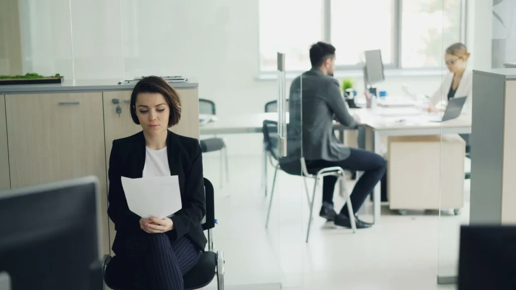 Profesionales trabajando en una oficina en Madrid