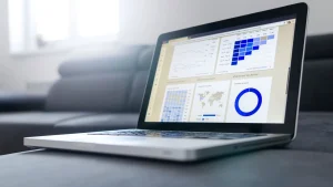 Shopify permite anotar campañas, promociones y cambios operativos directamente en Analytics